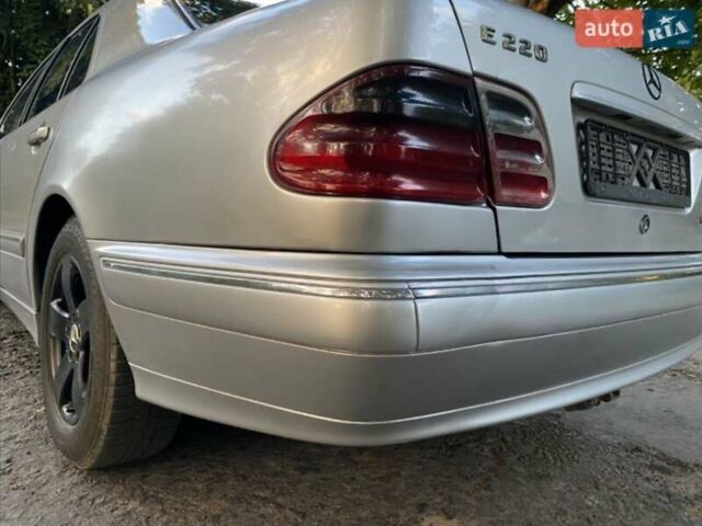 Серый Мерседес Е-Класс, объемом двигателя 2.2 л и пробегом 407 тыс. км за 4750 $, фото 12 на Automoto.ua