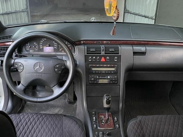 Серый Мерседес Е-Класс, объемом двигателя 2.7 л и пробегом 500 тыс. км за 4150 $, фото 11 на Automoto.ua