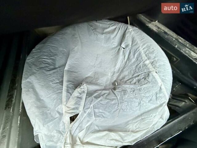 Сірий Мерседес Е-Клас, об'ємом двигуна 2.2 л та пробігом 340 тис. км за 3850 $, фото 71 на Automoto.ua