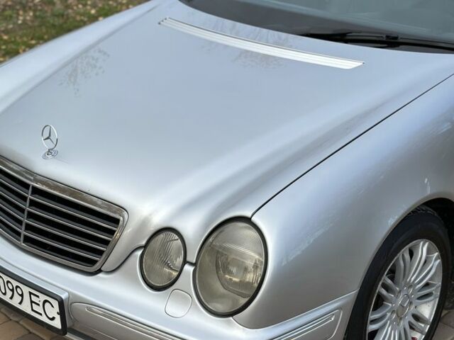 Мерседес Е-Клас 2000 у Сторожинце на Automoto.ua Сірий Мерседес Е-Клас, об'ємом двигуна 2.7 л та пробігом 346 тис. км за 5200 $, фото 13 на Automoto.ua