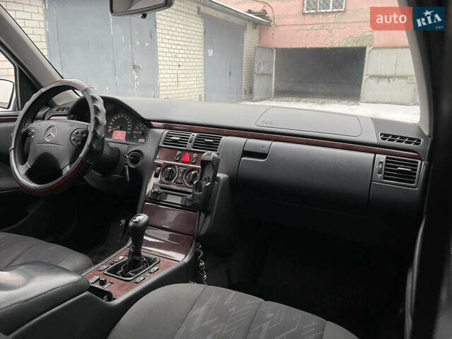 Сірий Мерседес Е-Клас, об'ємом двигуна 2 л та пробігом 280 тис. км за 3800 $, фото 8 на Automoto.ua