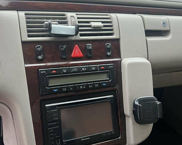 Серый Мерседес Е-Класс, объемом двигателя 2.1 л и пробегом 320 тыс. км за 4300 $, фото 17 на Automoto.ua