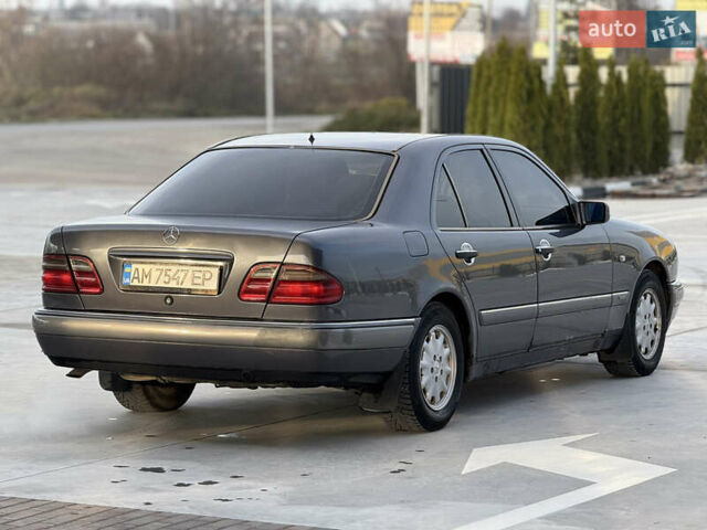 Серый Мерседес Е-Класс, объемом двигателя 2 л и пробегом 330 тыс. км за 2999 $, фото 3 на Automoto.ua