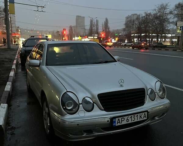 Серый Мерседес Е-Класс, объемом двигателя 3.2 л и пробегом 350 тыс. км за 5500 $, фото 3 на Automoto.ua