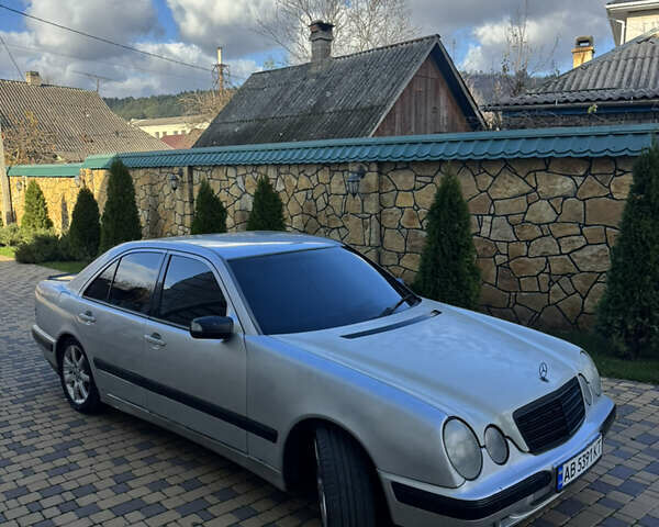 Серый Мерседес Е-Класс, объемом двигателя 2.6 л и пробегом 300 тыс. км за 2450 $, фото 7 на Automoto.ua