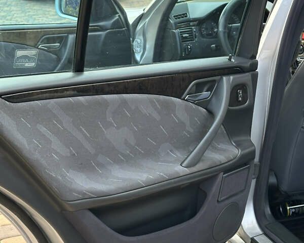 Мерседес Е-Клас 2000 у Сторожинце на Automoto.ua Сірий Мерседес Е-Клас, об'ємом двигуна 2.7 л та пробігом 346 тис. км за 5200 $, фото 20 на Automoto.ua