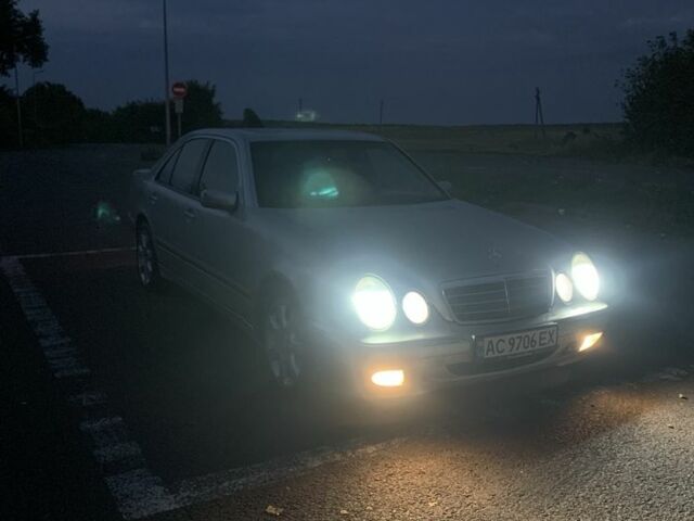 Серый Мерседес Е-Класс, объемом двигателя 3.2 л и пробегом 480 тыс. км за 3900 $, фото 3 на Automoto.ua