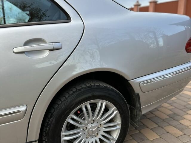 Мерседес Е-Клас 2000 у Сторожинце на Automoto.ua Сірий Мерседес Е-Клас, об'ємом двигуна 2.7 л та пробігом 346 тис. км за 5200 $, фото 11 на Automoto.ua