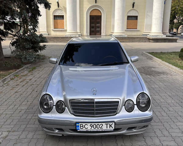 Серый Мерседес Е-Класс, объемом двигателя 3.2 л и пробегом 470 тыс. км за 5000 $, фото 4 на Automoto.ua