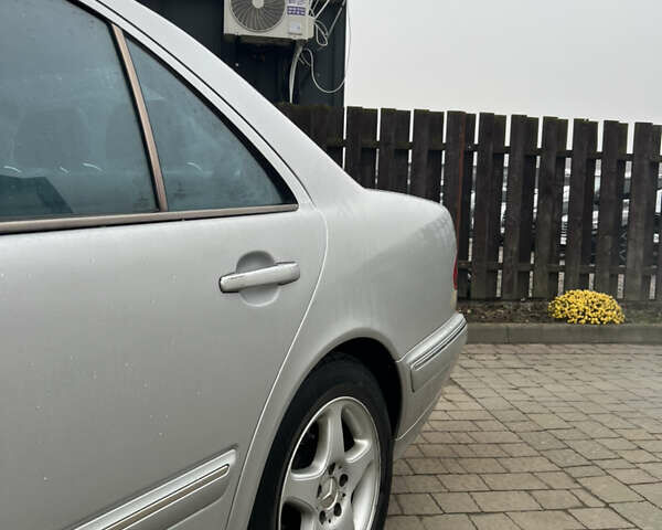 Серый Мерседес Е-Класс, объемом двигателя 3.2 л и пробегом 347 тыс. км за 4700 $, фото 2 на Automoto.ua