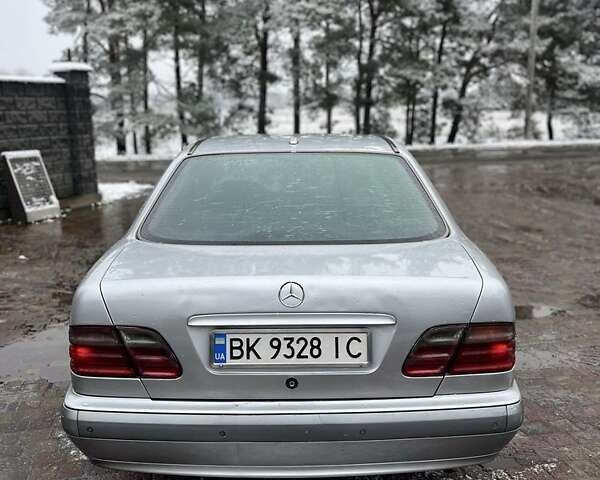 Серый Мерседес Е-Класс, объемом двигателя 2.7 л и пробегом 352 тыс. км за 3200 $, фото 2 на Automoto.ua