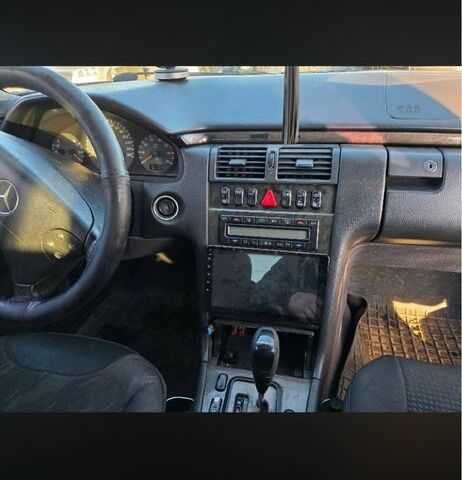 Серый Мерседес Е-Класс, объемом двигателя 4.2 л и пробегом 544 тыс. км за 3900 $, фото 8 на Automoto.ua