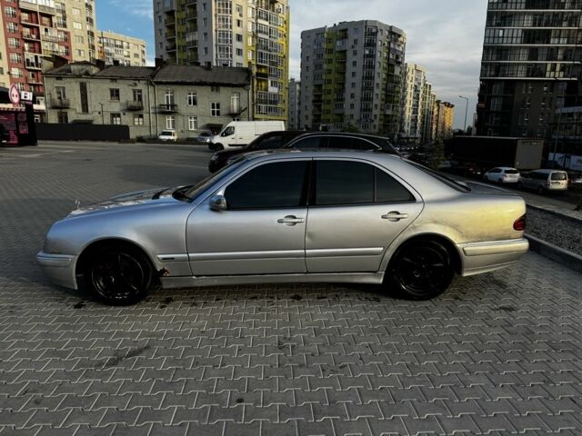 Серый Мерседес Е-Класс, объемом двигателя 2.2 л и пробегом 450 тыс. км за 4200 $, фото 1 на Automoto.ua