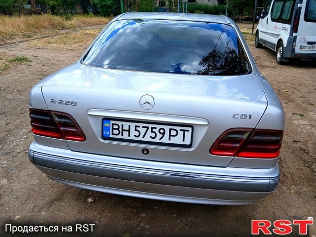 Серый Мерседес Е-Класс, объемом двигателя 2.1 л и пробегом 390 тыс. км за 5200 $, фото 1 на Automoto.ua