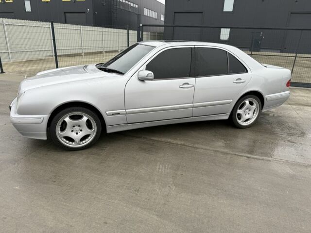 Серый Мерседес Е-Класс, объемом двигателя 3.2 л и пробегом 191 тыс. км за 8800 $, фото 2 на Automoto.ua