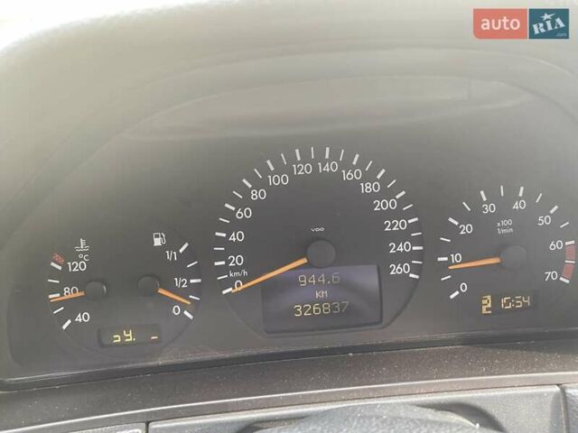 Серый Мерседес Е-Класс, объемом двигателя 2 л и пробегом 326 тыс. км за 3900 $, фото 6 на Automoto.ua