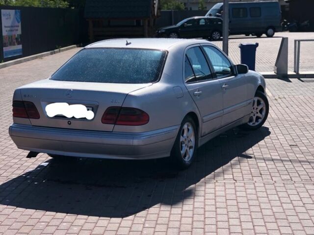 Серый Мерседес Е-Класс, объемом двигателя 2.7 л и пробегом 484 тыс. км за 3500 $, фото 4 на Automoto.ua