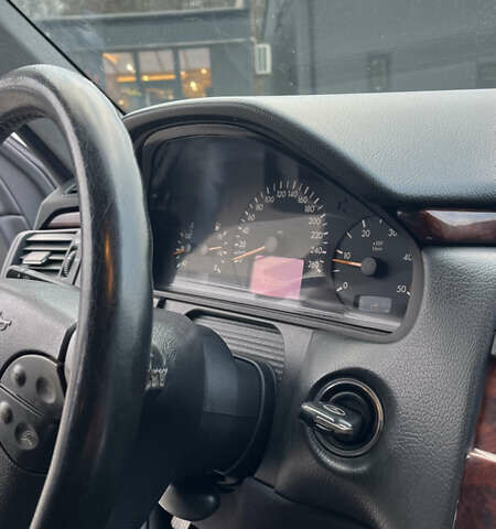 Серый Мерседес Е-Класс, объемом двигателя 3.2 л и пробегом 328 тыс. км за 6200 $, фото 30 на Automoto.ua