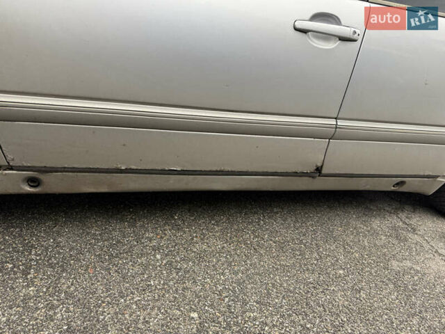 Сірий Мерседес Е-Клас, об'ємом двигуна 3.2 л та пробігом 700 тис. км за 3500 $, фото 4 на Automoto.ua