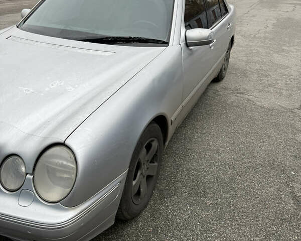 Сірий Мерседес Е-Клас, об'ємом двигуна 3.2 л та пробігом 700 тис. км за 3500 $, фото 3 на Automoto.ua