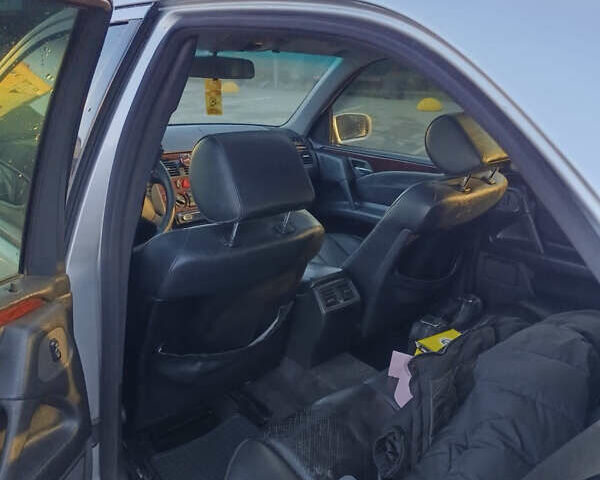 Сірий Мерседес Е-Клас, об'ємом двигуна 2 л та пробігом 444 тис. км за 2999 $, фото 9 на Automoto.ua