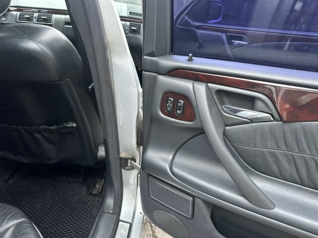 Серый Мерседес Е-Класс, объемом двигателя 2.8 л и пробегом 450 тыс. км за 3600 $, фото 6 на Automoto.ua