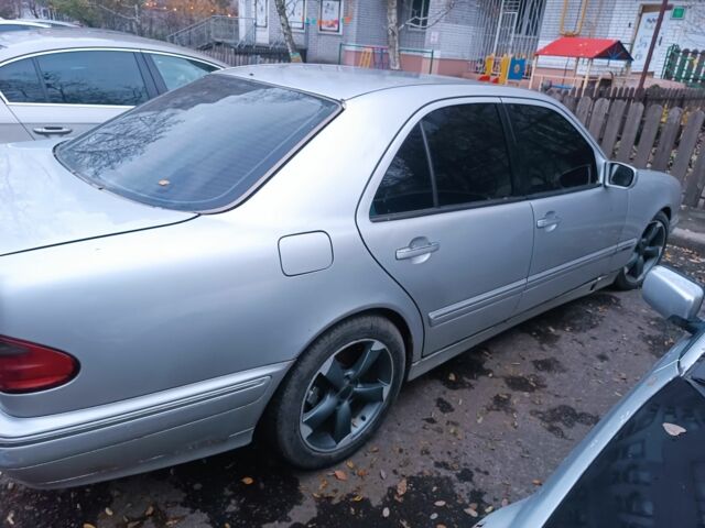 Серый Мерседес Е-Класс, объемом двигателя 2 л и пробегом 450 тыс. км за 2500 $, фото 4 на Automoto.ua