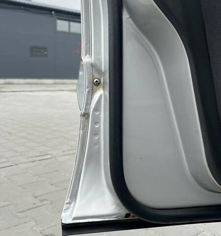 Серый Мерседес Е-Класс, объемом двигателя 3.2 л и пробегом 328 тыс. км за 6200 $, фото 20 на Automoto.ua