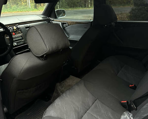 Мерседес Е-Класс 2001 в Виннице на Automoto.ua Серый Мерседес Е-Класс, объемом двигателя 2 л и пробегом 399 тыс. км за 4600 $, фото 10 на Automoto.ua