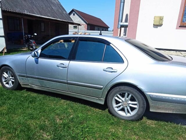 Серый Мерседес Е-Класс, объемом двигателя 2.7 л и пробегом 500 тыс. км за 4300 $, фото 1 на Automoto.ua