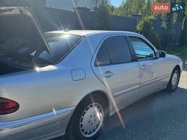 Серый Мерседес Е-Класс, объемом двигателя 3.2 л и пробегом 50 тыс. км за 2800 $, фото 3 на Automoto.ua