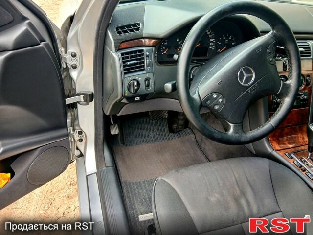 Серый Мерседес Е-Класс, объемом двигателя 2.1 л и пробегом 390 тыс. км за 5200 $, фото 3 на Automoto.ua