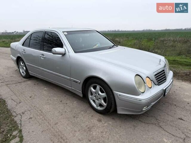 Серый Мерседес Е-Класс, объемом двигателя 2.2 л и пробегом 360 тыс. км за 3500 $, фото 3 на Automoto.ua