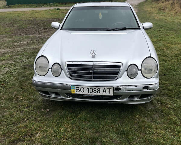 Сірий Мерседес Е-Клас, об'ємом двигуна 3.2 л та пробігом 300 тис. км за 2600 $, фото 2 на Automoto.ua