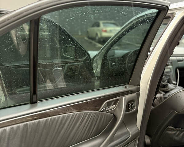 Серый Мерседес Е-Класс, объемом двигателя 4.3 л и пробегом 406 тыс. км за 4500 $, фото 13 на Automoto.ua