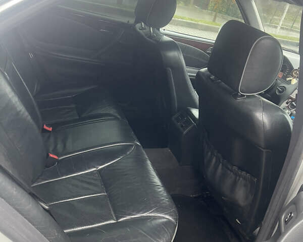 Серый Мерседес Е-Класс, объемом двигателя 2.6 л и пробегом 320 тыс. км за 1950 $, фото 9 на Automoto.ua