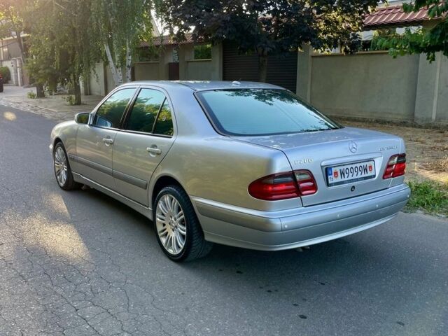 Сірий Мерседес Е-Клас, об'ємом двигуна 2 л та пробігом 362 тис. км за 4500 $, фото 3 на Automoto.ua