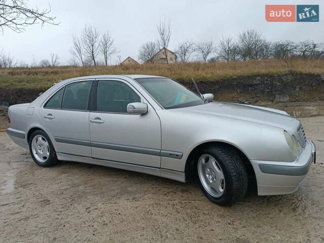 Сірий Мерседес Е-Клас, об'ємом двигуна 2.2 л та пробігом 300 тис. км за 4700 $, фото 13 на Automoto.ua