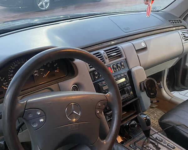 Сірий Мерседес Е-Клас, об'ємом двигуна 3.2 л та пробігом 380 тис. км за 4400 $, фото 10 на Automoto.ua