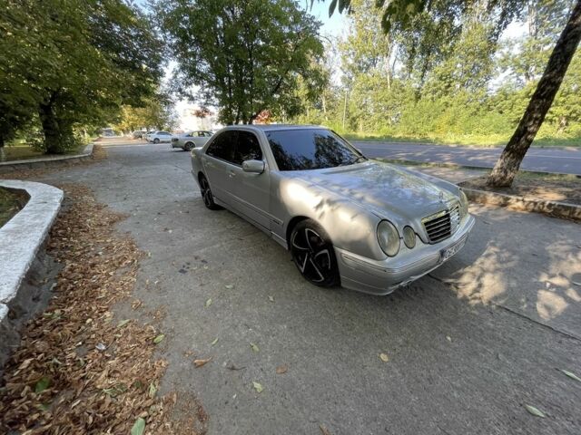 Серый Мерседес Е-Класс, объемом двигателя 2.7 л и пробегом 320 тыс. км за 3400 $, фото 4 на Automoto.ua