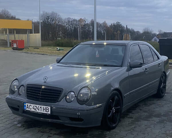 Сірий Мерседес Е-Клас, об'ємом двигуна 3.2 л та пробігом 380 тис. км за 4400 $, фото 3 на Automoto.ua