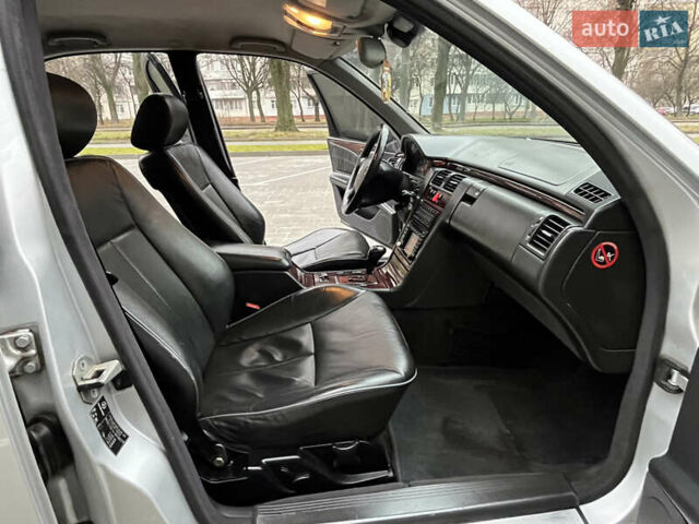 Серый Мерседес Е-Класс, объемом двигателя 2.69 л и пробегом 353 тыс. км за 3750 $, фото 25 на Automoto.ua