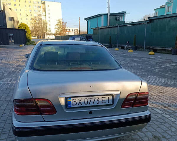 Сірий Мерседес Е-Клас, об'ємом двигуна 2 л та пробігом 444 тис. км за 2999 $, фото 5 на Automoto.ua