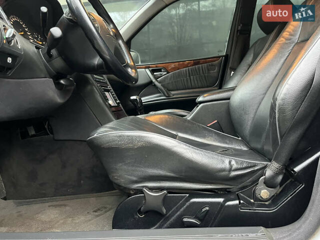 Серый Мерседес Е-Класс, объемом двигателя 2.69 л и пробегом 353 тыс. км за 3750 $, фото 30 на Automoto.ua