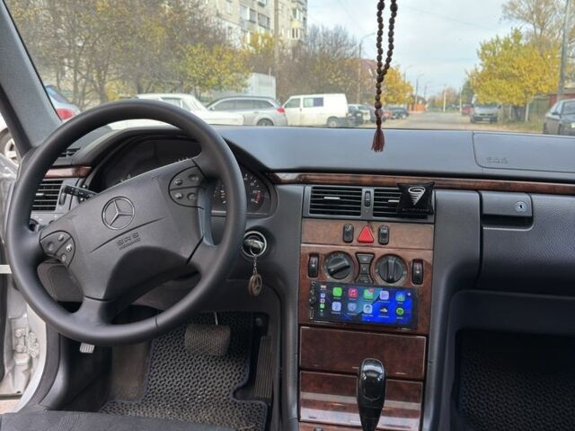 Сірий Мерседес Е-Клас, об'ємом двигуна 2.8 л та пробігом 350 тис. км за 4500 $, фото 6 на Automoto.ua