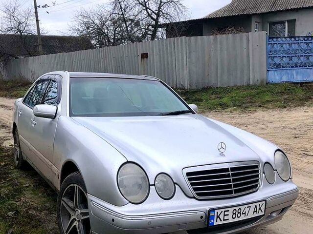 Серый Мерседес Е-Класс, объемом двигателя 4.3 л и пробегом 200 тыс. км за 4500 $, фото 1 на Automoto.ua