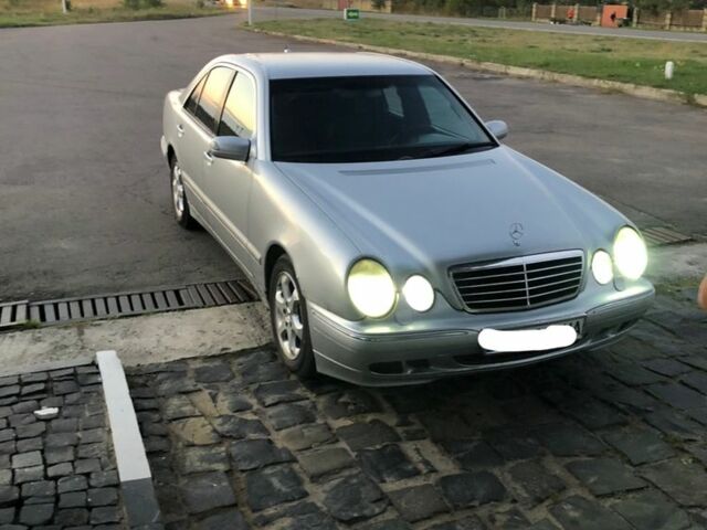 Серый Мерседес Е-Класс, объемом двигателя 2.7 л и пробегом 484 тыс. км за 3500 $, фото 2 на Automoto.ua