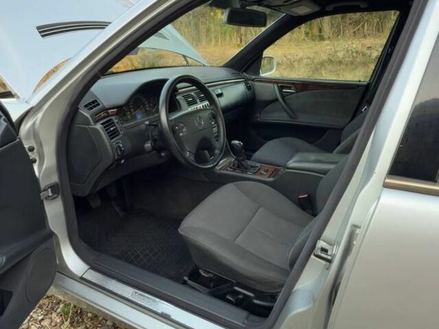 Сірий Мерседес Е-Клас, об'ємом двигуна 2.1 л та пробігом 350 тис. км за 4700 $, фото 3 на Automoto.ua