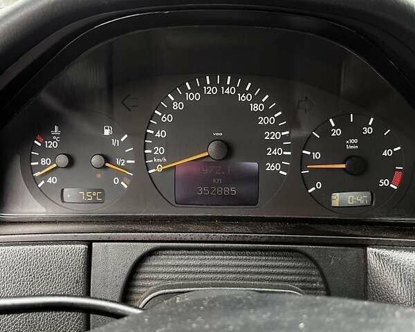 Серый Мерседес Е-Класс, объемом двигателя 2.7 л и пробегом 352 тыс. км за 3200 $, фото 7 на Automoto.ua