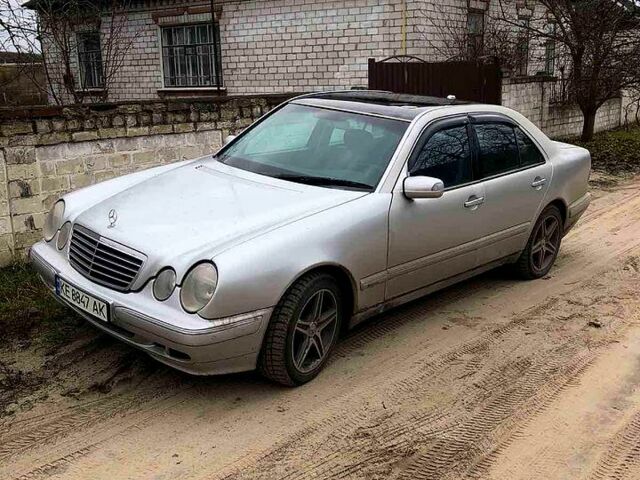 Серый Мерседес Е-Класс, объемом двигателя 4.3 л и пробегом 200 тыс. км за 4500 $, фото 2 на Automoto.ua